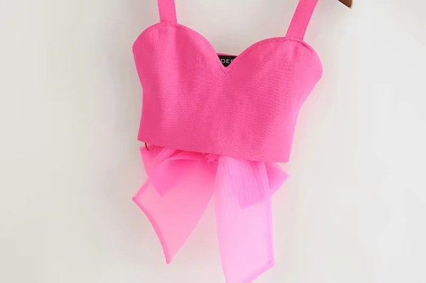 Κοντό μπουστάκι σε ροζ χρώμα με κορδέλα και κοψίματα