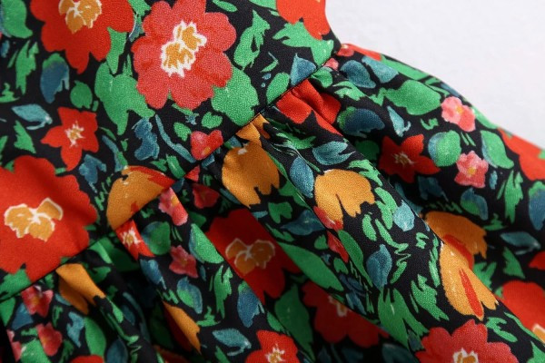 Ženska asimetrična majica bez rukava s tankim naramenicama i cvjetnim uzorkom