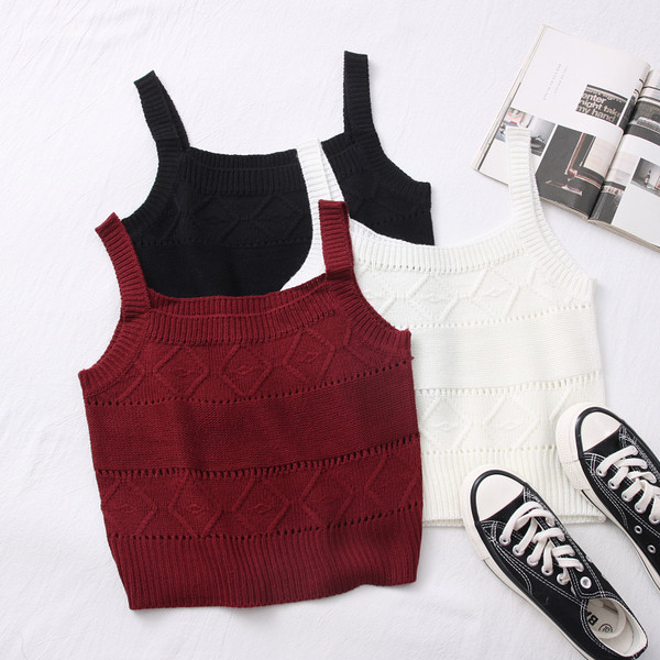 Ženska pletena majica na bretele - retro stil