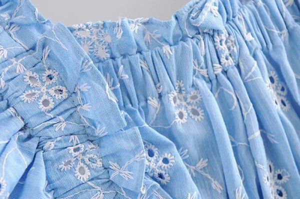 Top de vară cu decolteu pătrat și bucle