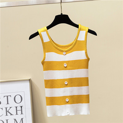 Ženska majica na pruge s gumbima i ovalnim izrezom