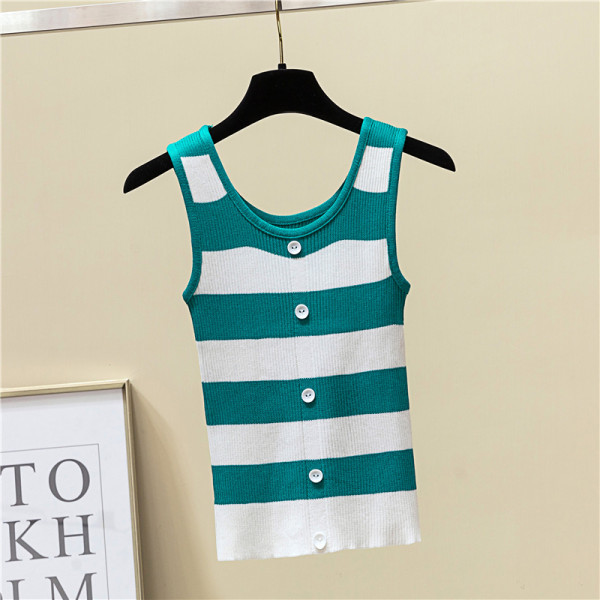 Ženska majica na pruge s gumbima i ovalnim izrezom