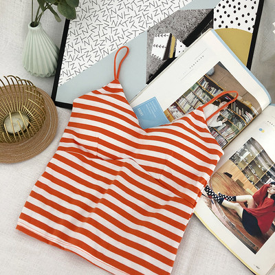 Maieu de damă în dungi, cu bretele subțiri și decolteu spitz