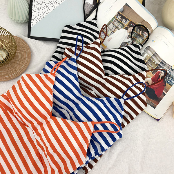 Maieu de damă în dungi, cu bretele subțiri și decolteu spitz