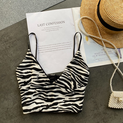 Top scurt de damă cu model animal și decolteu în V