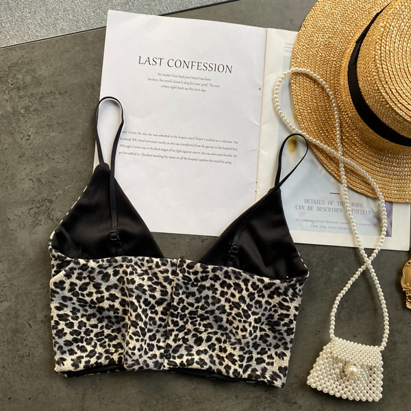 Top scurt de damă cu model animal și decolteu în V