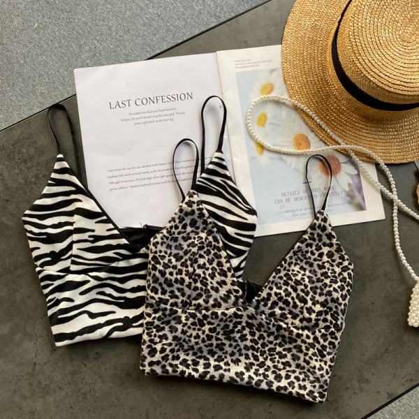 Top scurt de damă cu model animal și decolteu în V