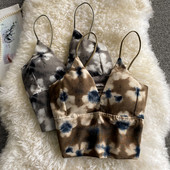 Ženski top sa špic izrezom i tankim naramenicama