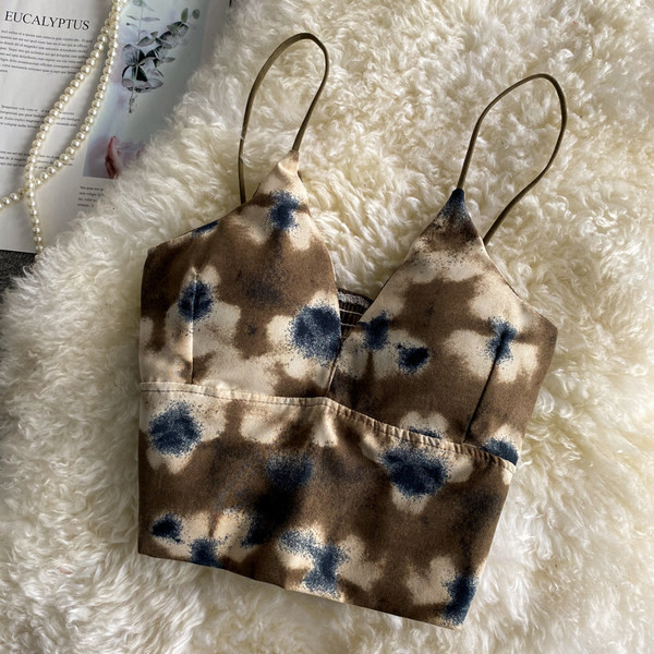 Ženski top sa špic izrezom i tankim naramenicama