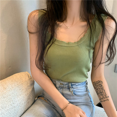 Sieviešu velveta tops ar cirtām kakla izgriezumā