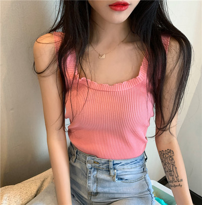 Sieviešu velveta tops ar cirtām kakla izgriezumā