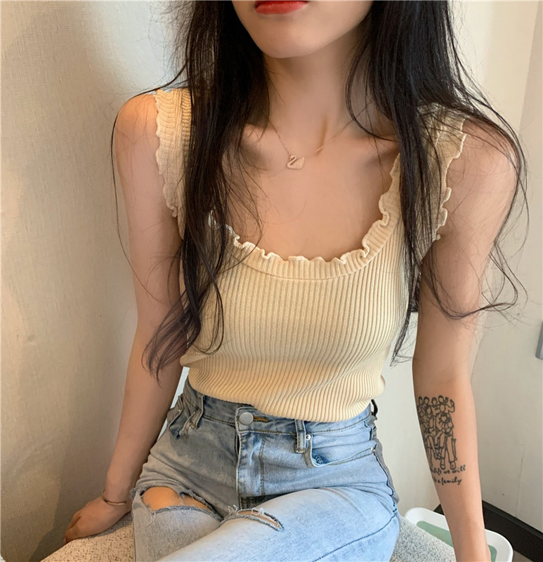 Sieviešu velveta tops ar cirtām kakla izgriezumā