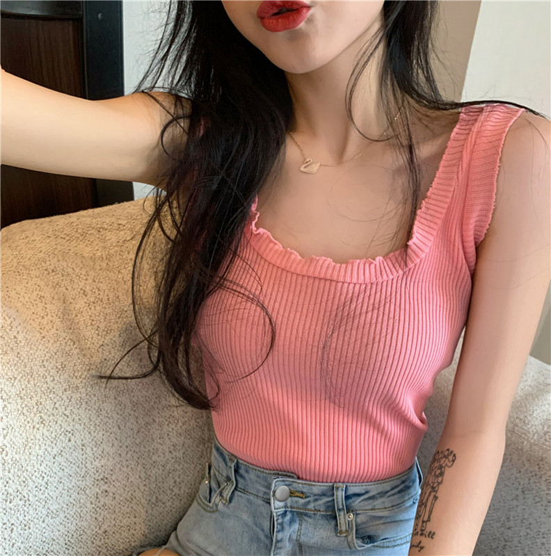 Sieviešu velveta tops ar cirtām kakla izgriezumā