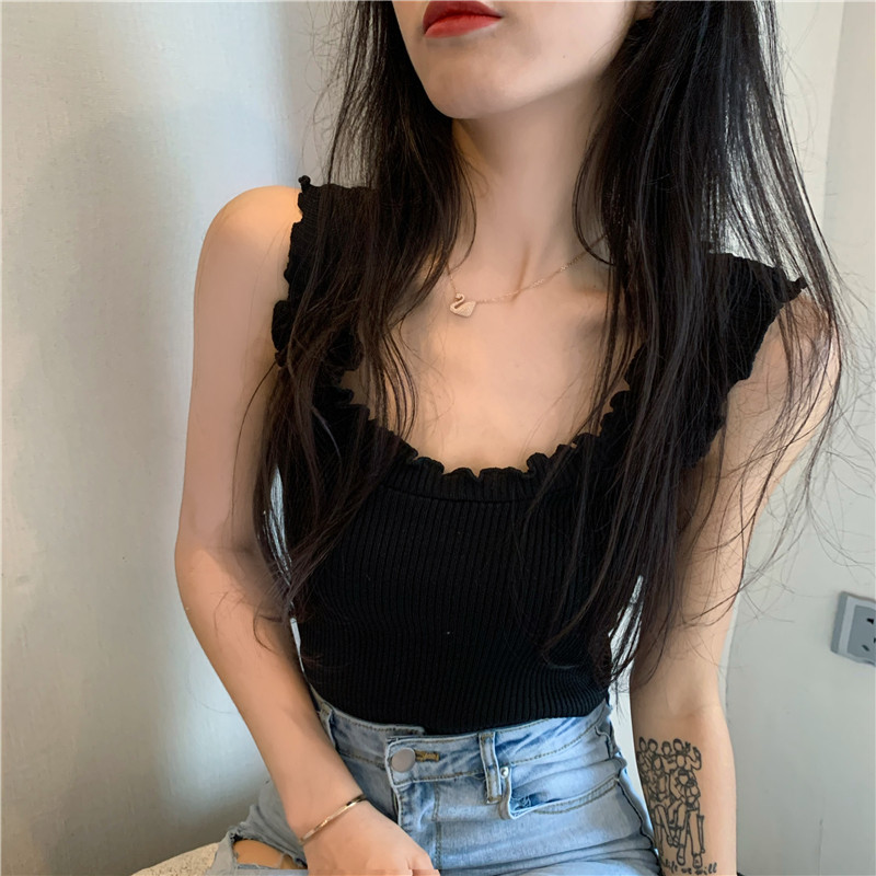 Sieviešu velveta tops ar cirtām kakla izgriezumā