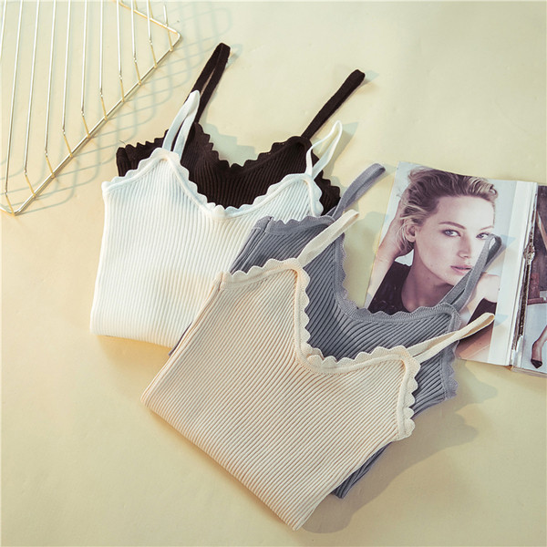 Maieu modern de damă, cu bretele subțiri și bucle