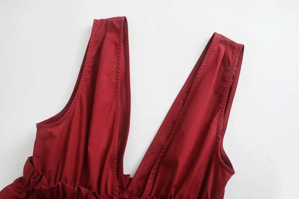 Maieu de vară de damă cu un decolteu profund în formă de spitz