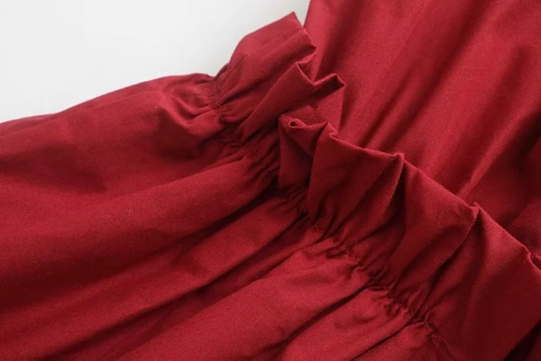 Maieu de vară de damă cu un decolteu profund în formă de spitz