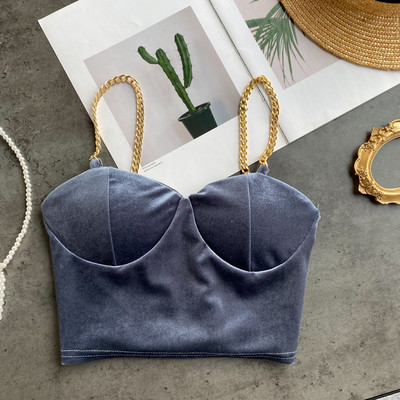 Top de damă scurt din catifea cu bretele metalice