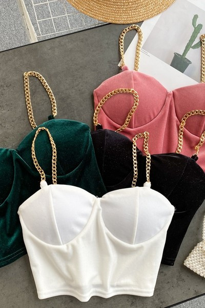 Top de damă scurt din catifea cu bretele metalice