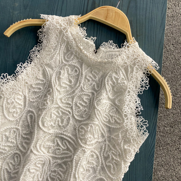 Maieu de damă cu broderie și decolteu oval