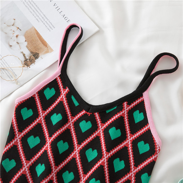 Maieu colorat de damă, cu bretele subțiri și decolteu spitz