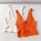 Top scurt din tricot subțire și decolteu în V