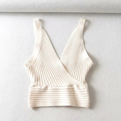 Top scurt din tricot subțire și decolteu în V