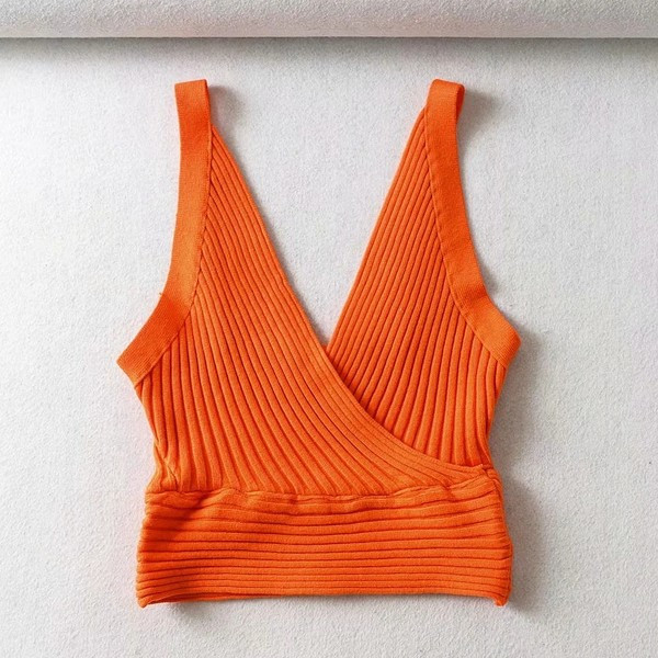 Top scurt din tricot subțire și decolteu în V