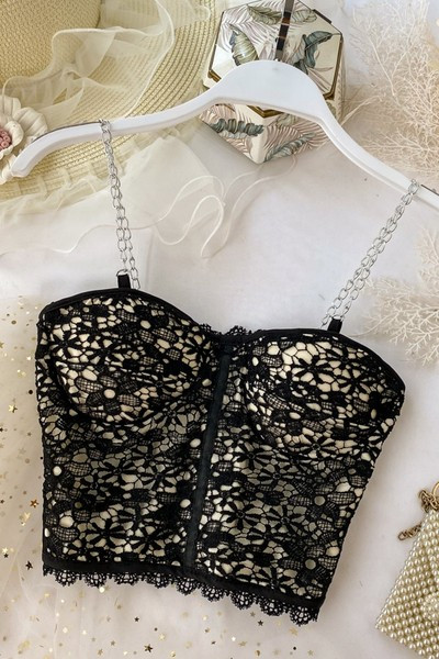 Štýlové dámske tielko s kovovými ramienkami