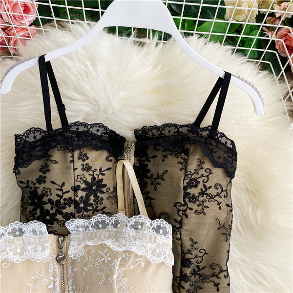 Top de dama cu dantela si fermoar