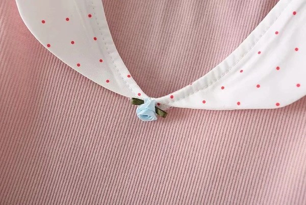 Maieu scurt cu guler non-standard pentru femei