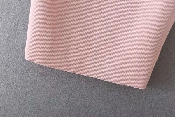 Maieu scurt cu guler non-standard pentru femei