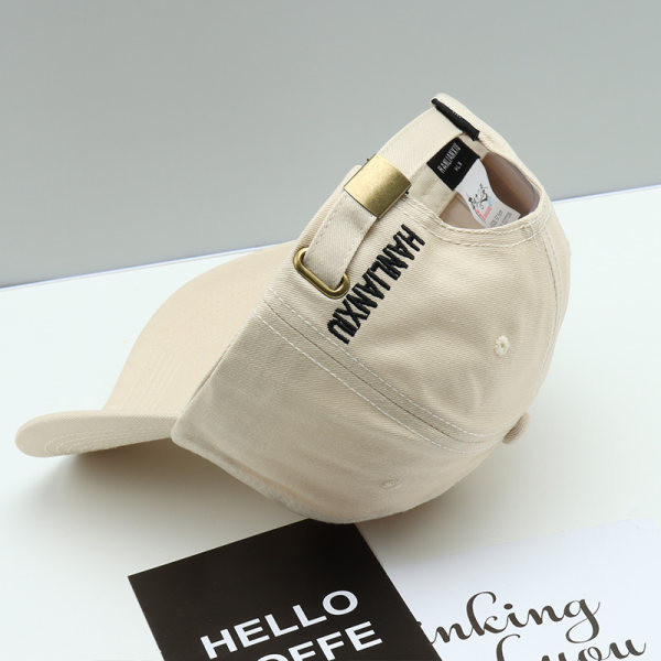 Palarie cu vizor si broderie in mai multe culori