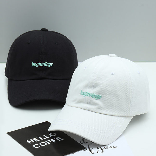 Pălărie de damă cu inscripție și vizor în diferite culori