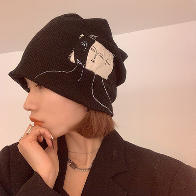 Palarie textila dama cu emblema