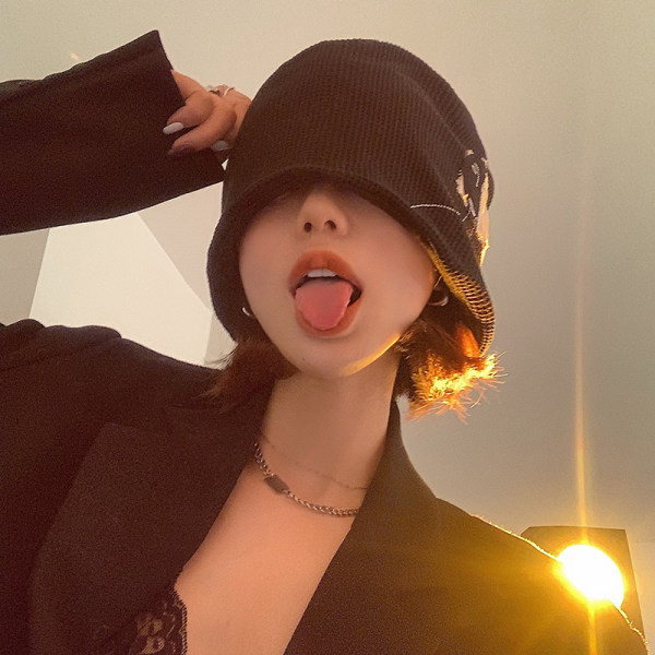 Palarie textila dama cu emblema