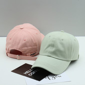 Pălărie de damă într-o singură culoare cu vizor și inscripție