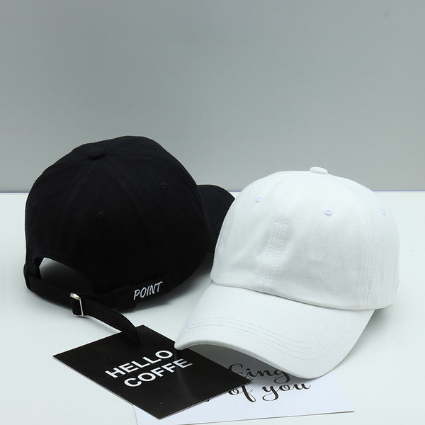 Pălărie de damă într-o singură culoare cu vizor și inscripție