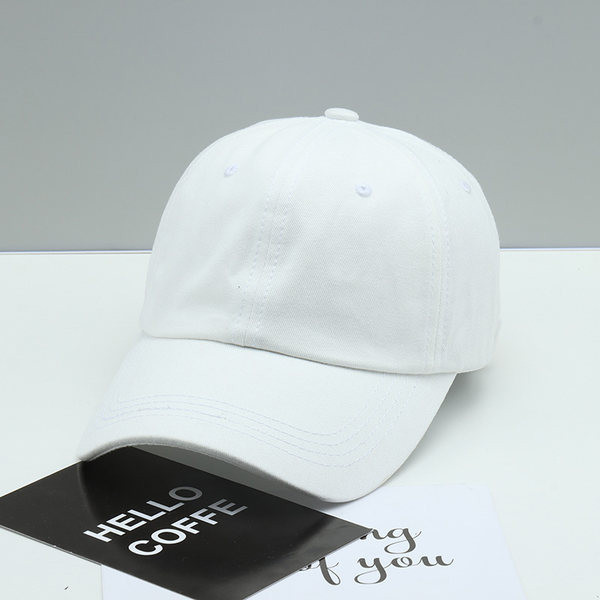 Pălărie de damă într-o singură culoare cu vizor și inscripție