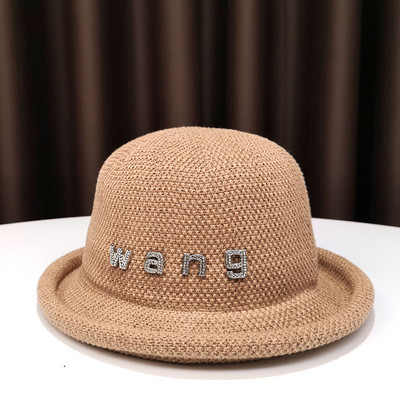 Palarie de dama cu litere metalice si pietre