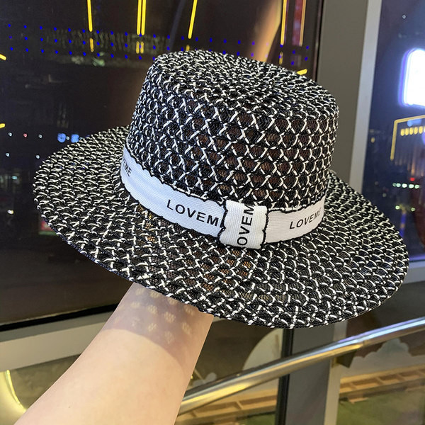 Palarie de dama moderna cu franjuri in alb si negru