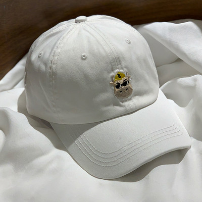 Γυναικείο καπέλο με γείσο και κέντημα σε διάφορα χρώματα