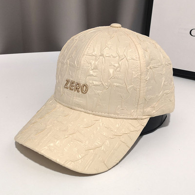 Palarie de dama din piele cu vizor si inscriptionare