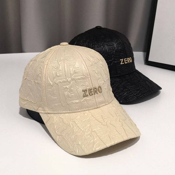 Palarie de dama din piele cu vizor si inscriptionare