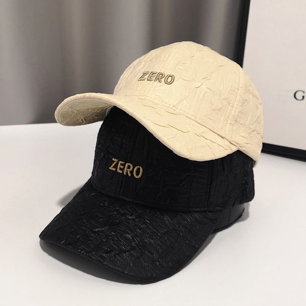 Palarie de dama din piele cu vizor si inscriptionare