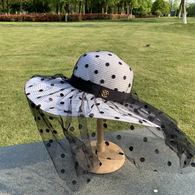 Μοντέρνο γυναικείο καπέλο παραλίας με τούλι