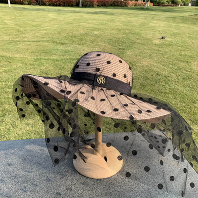 Μοντέρνο γυναικείο καπέλο παραλίας με τούλι