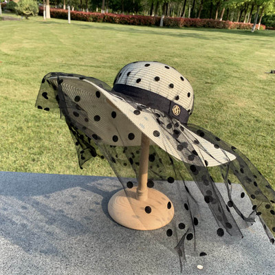 Μοντέρνο γυναικείο καπέλο παραλίας με τούλι