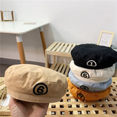 Tekstilna kapa tipa beretke s vezom