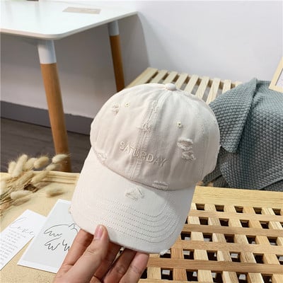 Υφαντικό καπέλο με γείσο και κέντημα